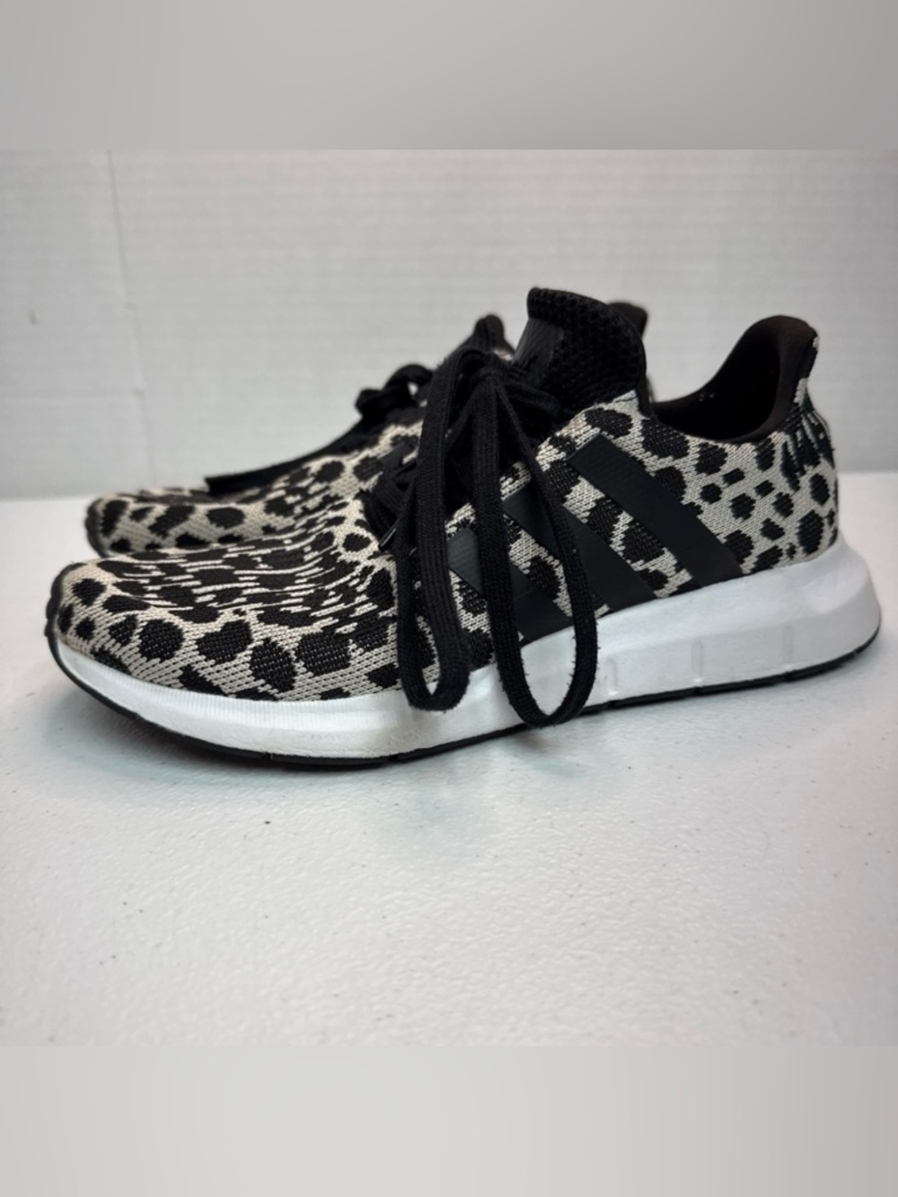 Adidas Women's Swift Run Shoe Size 7 Black Cheetah Leopard Print BD7962